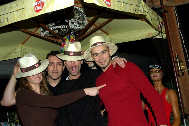 min 2005 12 18 sharkys 164